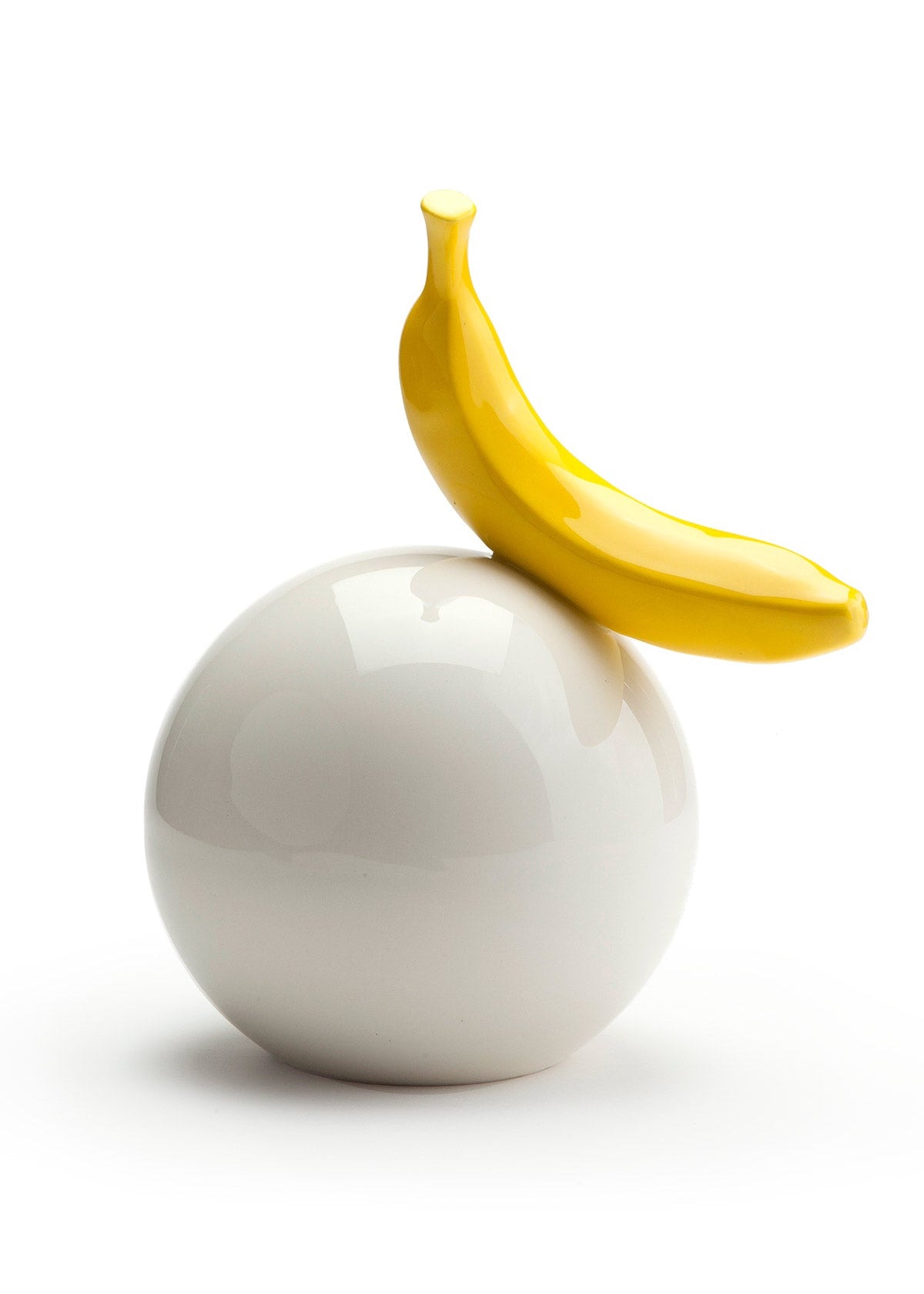 פסל בננה על כדור